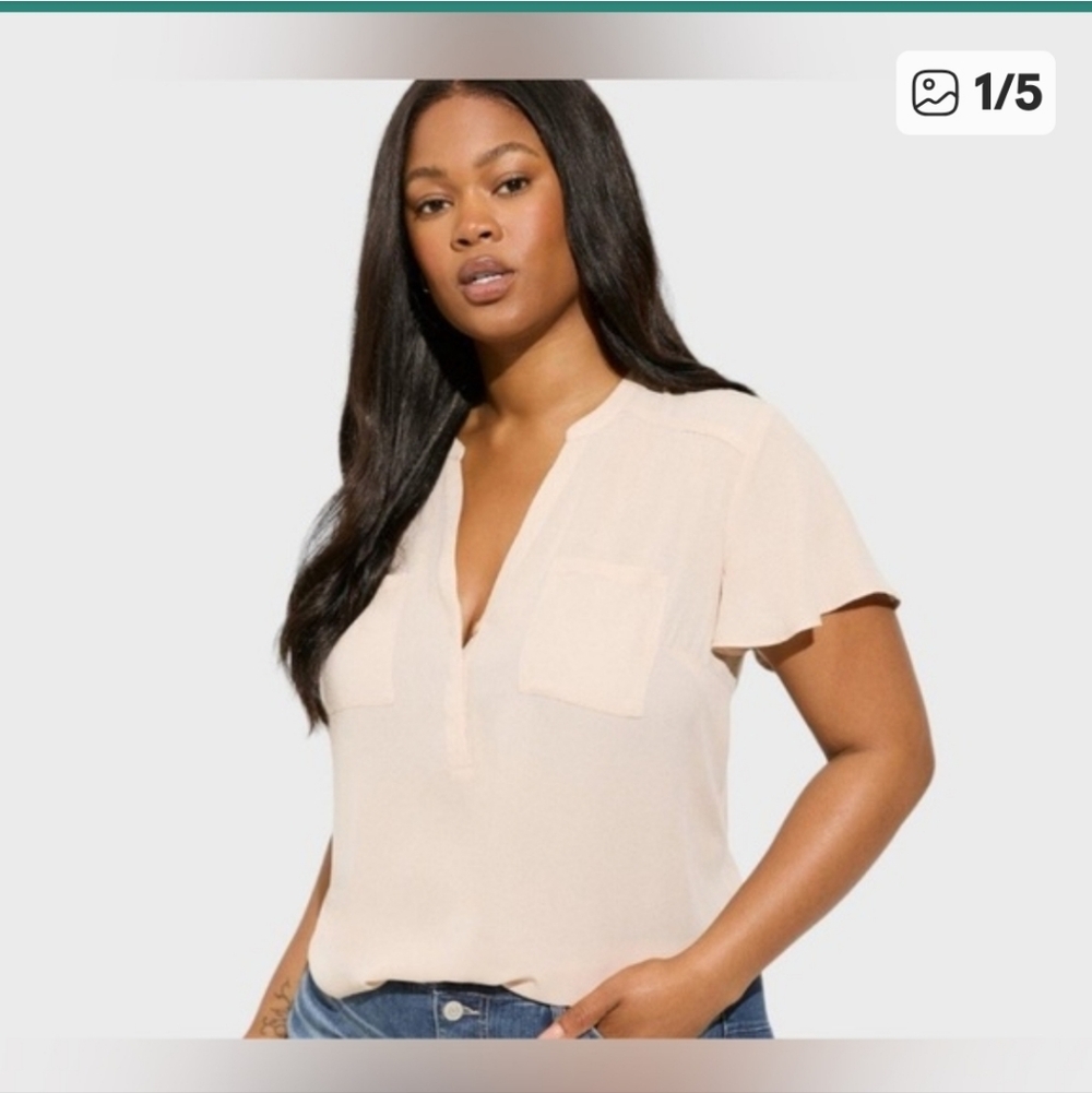 #0657 Torrid Harper Light Pink V-Neck Blouse,Sz. 4